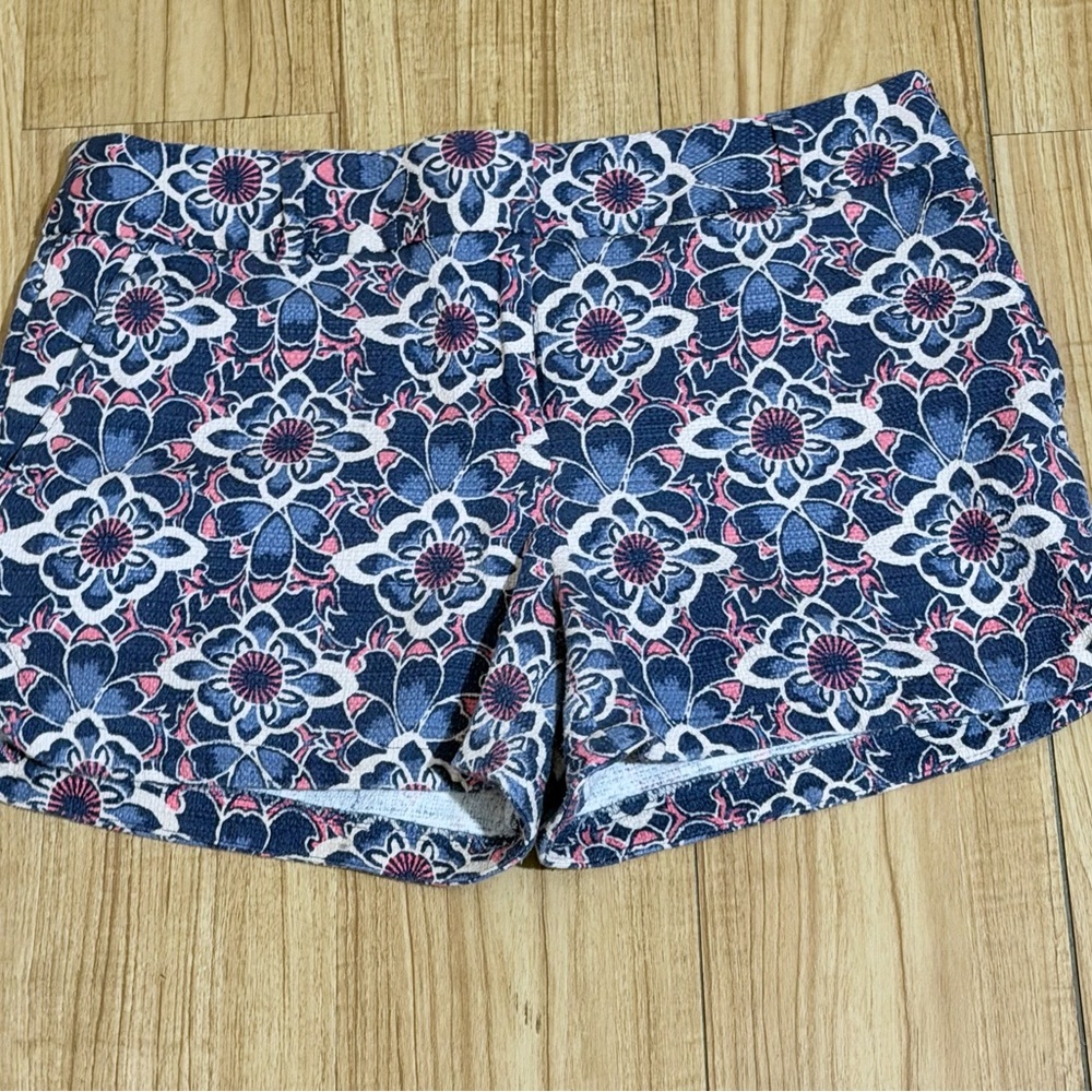 LOFT Blue and Pink Floral Women’s Shorts - Picture 2 of 8